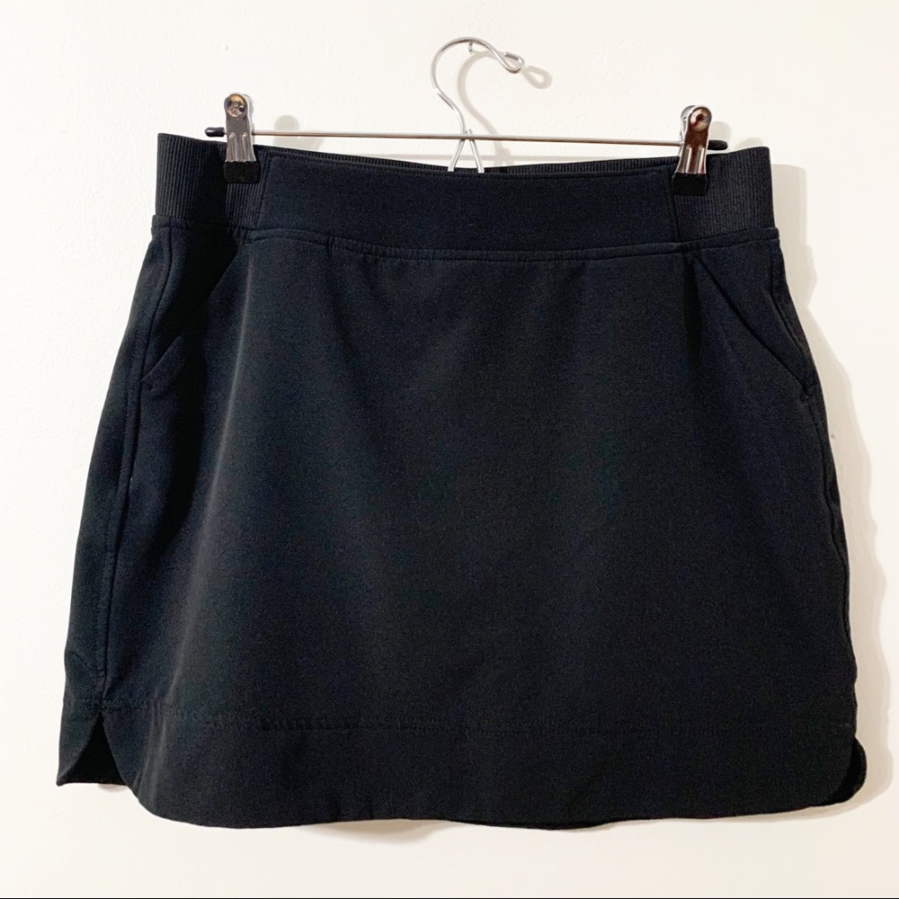 32 DEGREES Cool Wicking Sporty Athletic Skirt Rounded Side Vent Ribbed Waistline